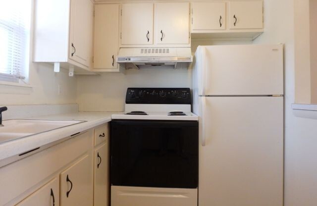 2 beds, 1.5 baths, $995, Unit 5