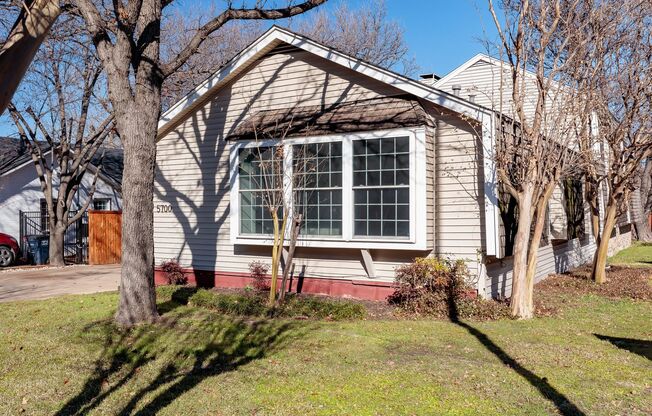 Beautifully renovated 2 bedroom,1 bath duplex in Chamberlain Heights!! LOCATION, LOCATION, LOCATION
