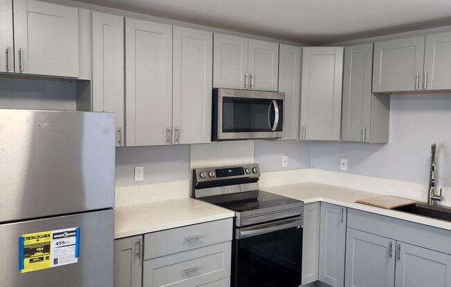 3 beds, 1 bath, $2,500, Unit 1