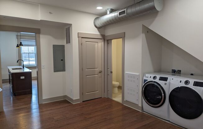 1 bed, 1.5 baths, 1,131 sqft, $1,655, Unit 1705 - 301