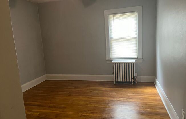 2 beds, 1 bath, $1,050