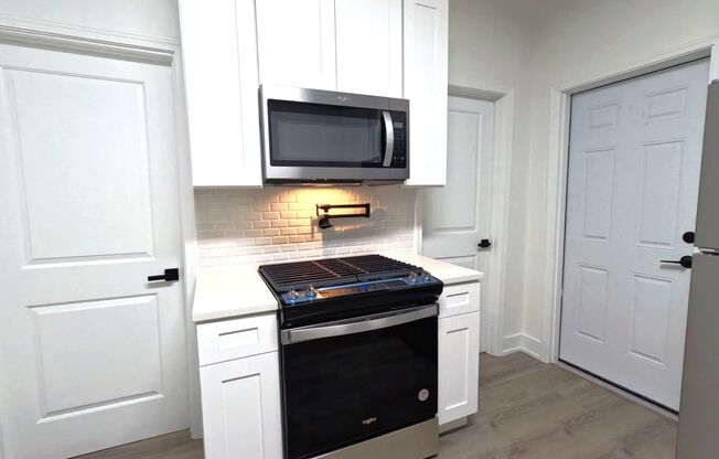 2 beds, 1 bath, $1,995, Unit 1921-2