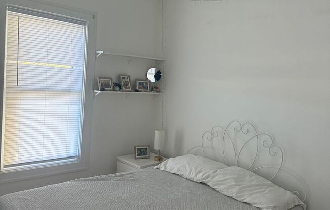 1067-1069 Saint Clair Avenue