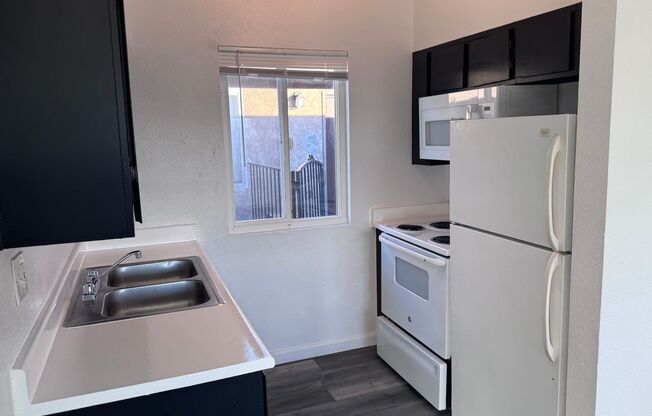 2 beds, 1 bath, 792 sqft, $1,250, Unit 213 E. Foster Street Unit 8