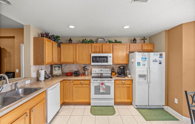 2 beds, 2 baths, $2,200