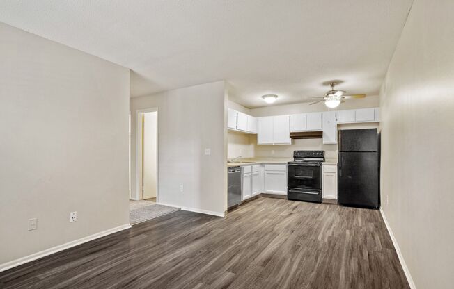 1 bed, 1 bath, 691 sqft, $945, Unit 215 P