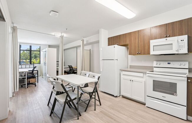 1 bed, 1 bath, 100 sqft, $950, Unit Shared Double - Shared  Double