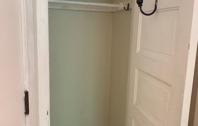 Studio, 1 bath, $725, Unit 25