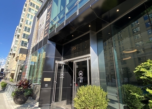 1 bed, 1 bath, 762 sqft, $4,150, Unit 20D