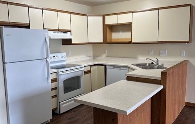 1 bed, 1 bath, 700 sqft, $1,220, Unit 401-213