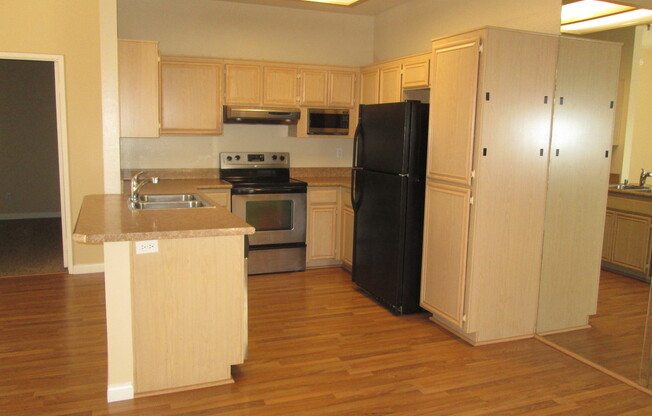 Rancho Bernardo - The Summit Community - New Flooring & Paint - Garage +
