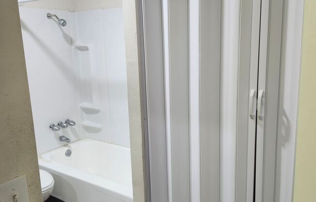 1 bed, 1 bath, 580 sqft, $1,200, Unit 87