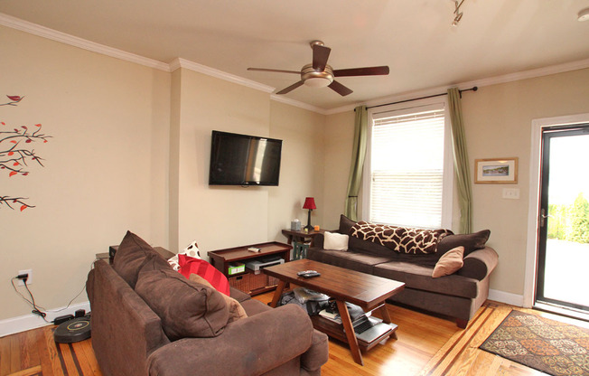 3 beds, 1 bath, $1,899