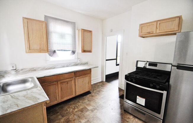 4 beds, 1 bath, $1,400