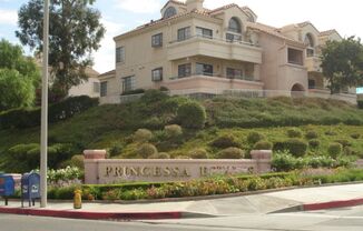 Princessa Estates 2 Bedroom + Loft in Canyon Country!
