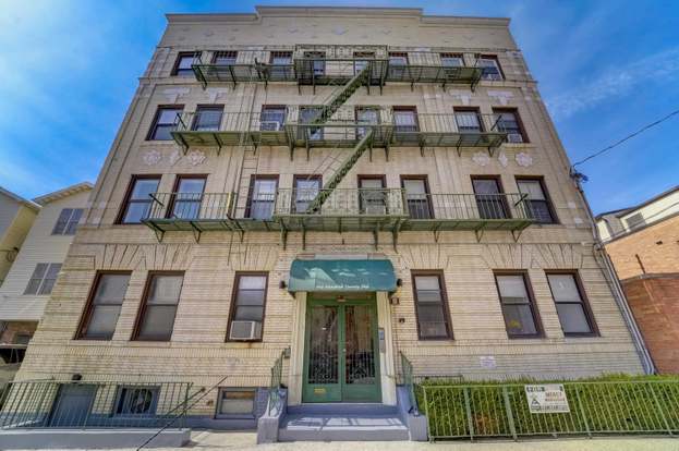 121 GARRISON AVE