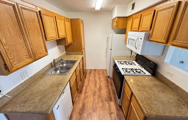 Beautiful 2Bed/2Bath home located in the Coral Palms Community!