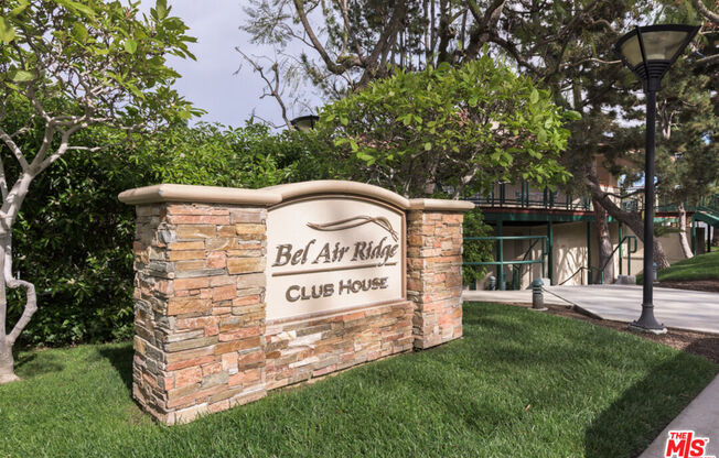 2748 BOTTLEBRUSH DR