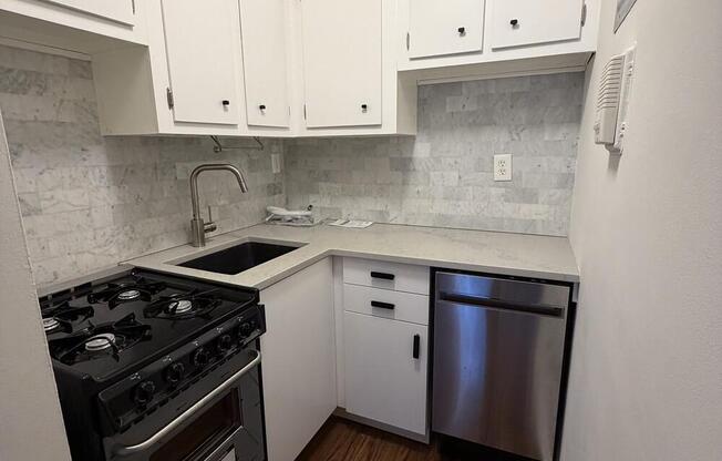 1 bed, 1 bath, $3,800, Unit 3A