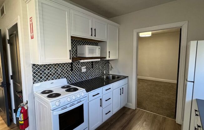 1 bed, 1 bath, 700 sqft, $895