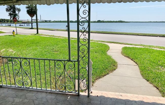 701 S Bermuda Blvd