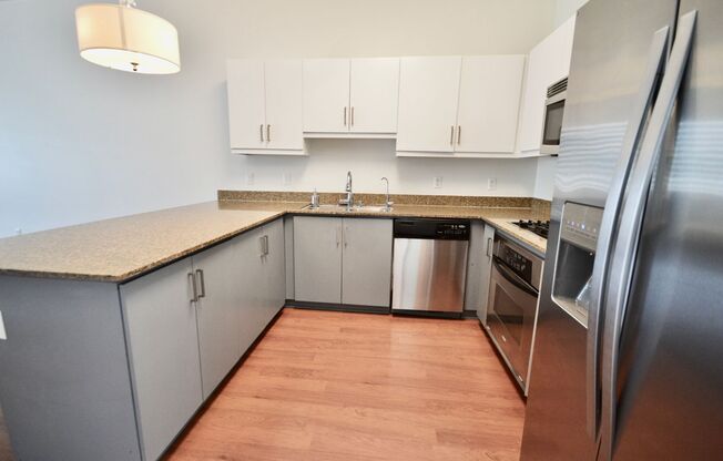 2 beds, 2 baths, $2,945, Unit Unit 411