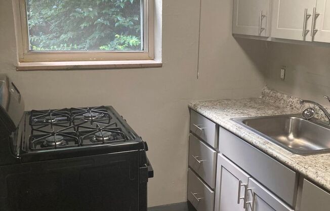 3 beds, 1 bath, 1,400 sqft, $1,620, Unit 1481-10