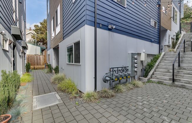 Queen Anne West Townhome with A/C Available Now!