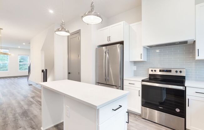 Beautiful 2bd/2.5ba Contemporary Townhome in East Atlanta Village!