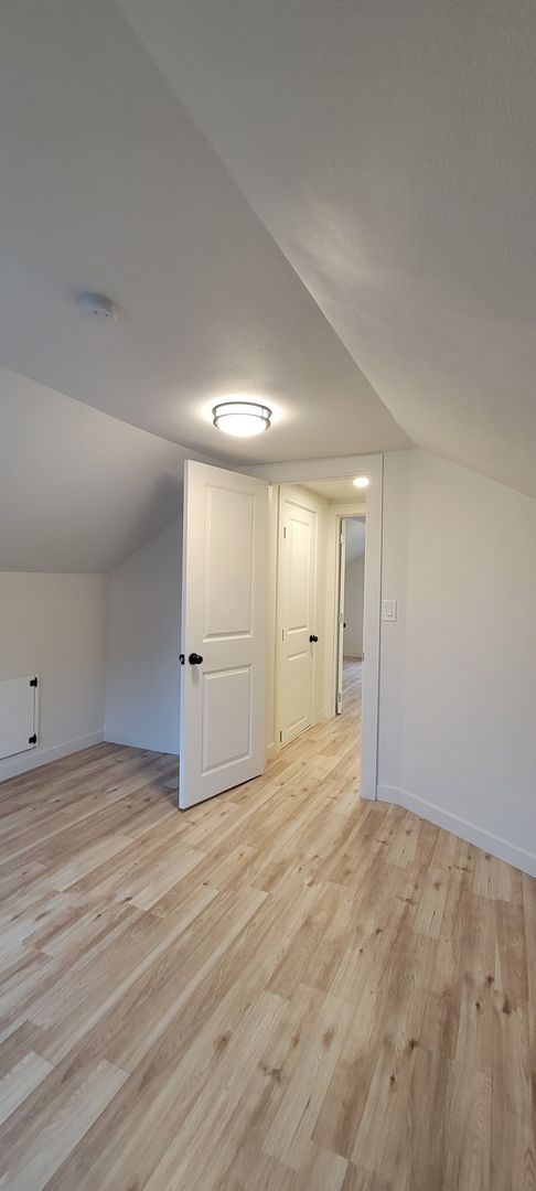 3 beds, 1 bath, $2,200