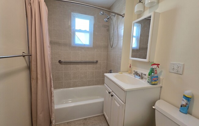 2 beds, 2 baths, 1,015 sqft, $2,600, Unit 1
