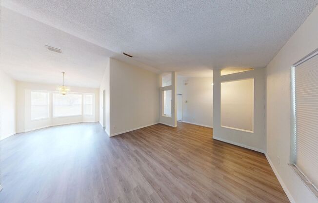 Beautiful 3 Bed/2 Bath Single Family Home In Deltona!!