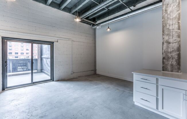 1 bed, 1 bath, 1,047 sqft, $1,550, Unit A313