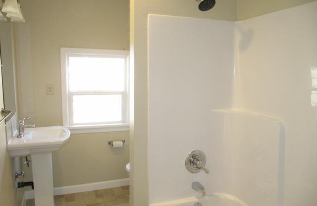 2 beds, 1 bath, $1,695