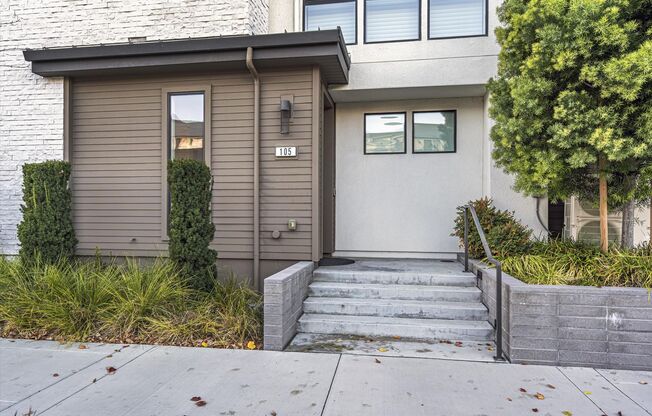 Newer Townhome in Santa Clara!