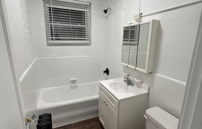 1 bed, 1 bath, 480 sqft, $1,800, Unit B07