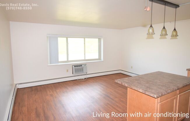 2 beds, 1 bath, 555 sqft, $950, Unit 10