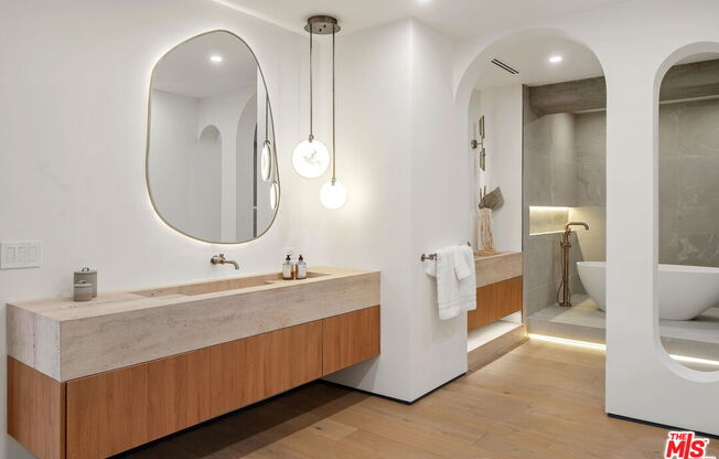 3 beds, 4 baths, 3,580 sqft, $29,900, Unit PHE