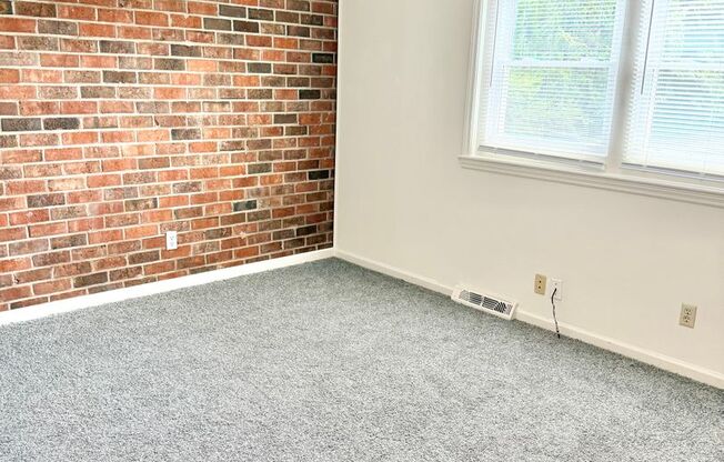 Adorable 2 Bedroom Convenient to I-29, Shopping & More!