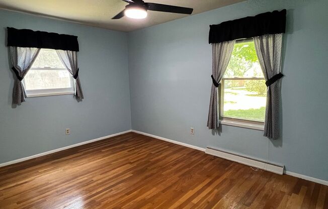 3 beds, 1 bath, $1,400