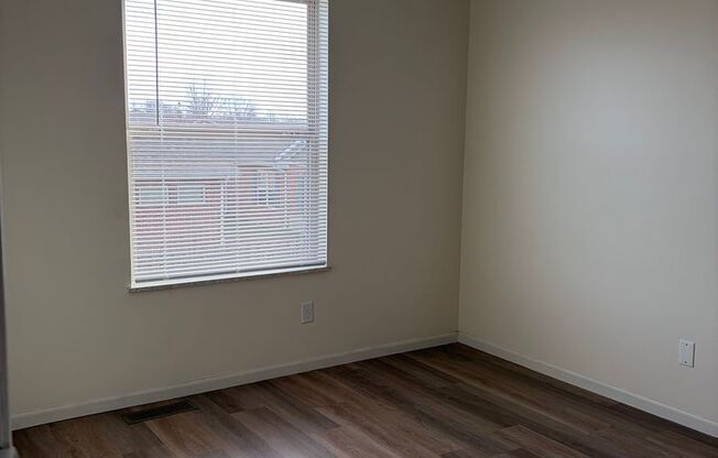 2 beds, 1 bath, 885 sqft, $1,150, Unit 740