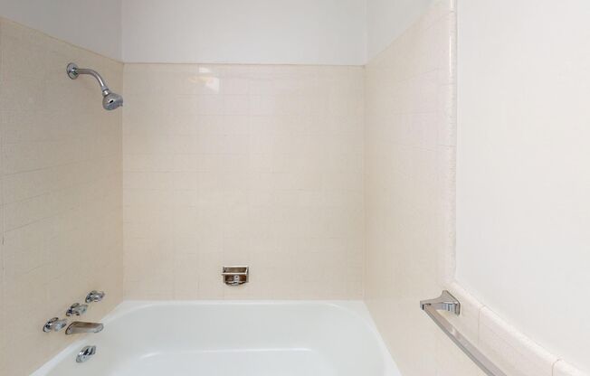 2 beds, 1 bath, $2,750, Unit 01