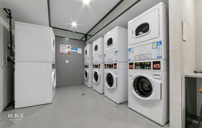 2 beds, 1 bath, $2,724, Unit J4