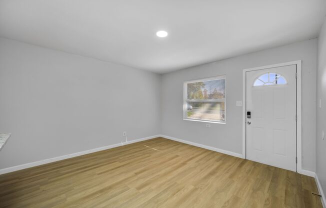 5106 E Columbus [D]