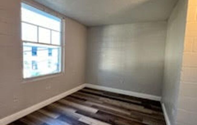 3 Bedroom, 1 Bathroom Move in Special *** ONE MONTH FREE AND ONLY $500 DEPOSIT****
