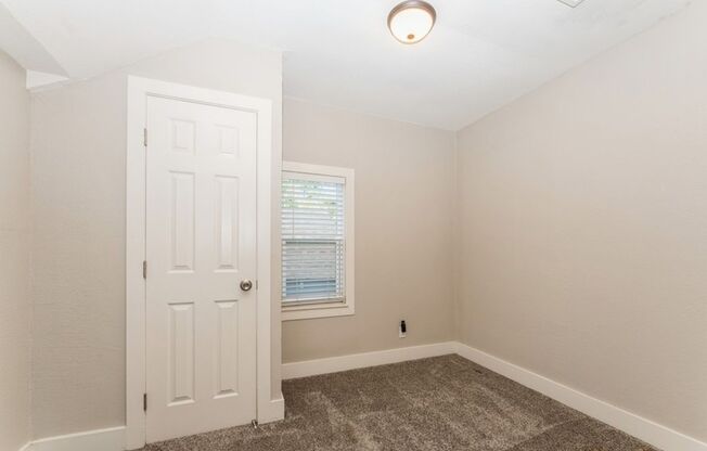 2 beds, 1 bath, $1,995, Unit Upper