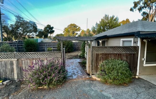 Single Level 2 Bedroom Home on the Outskirts of San Luis Obispo- 947 W. Foothill