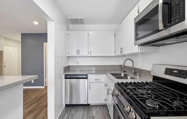 Studio, 1 bath, 615 sqft, $1,898, Unit 117