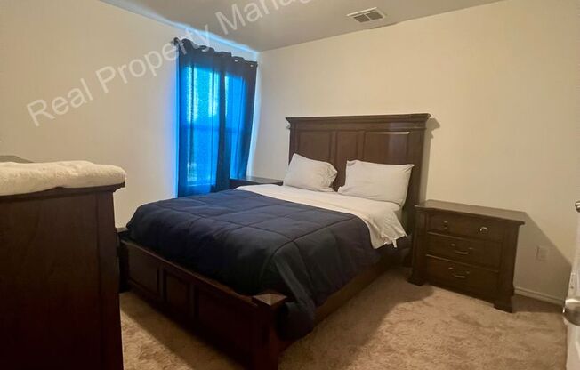 1 bed, 1 bath, $1,000, Unit Side Bedroom & Shared Bathroom (Upstairs)