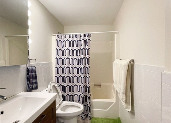 3 beds, 2 baths, 1,725 sqft, $4,100, Unit 802